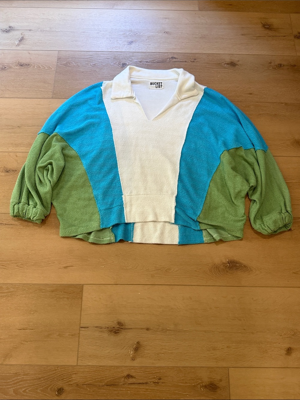 BUCKETLIST blue green & white colorblock sweatshirt